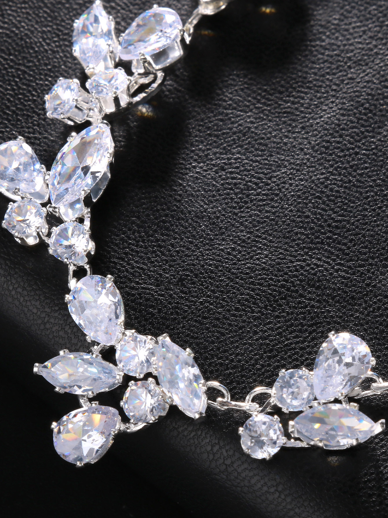 Crystal Leaf Backdrop Necklace - Body Jewelry Bulk recensione e prezzo